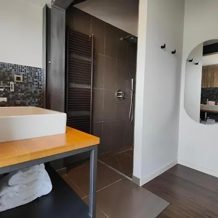 Le Petit Letraz Hotel