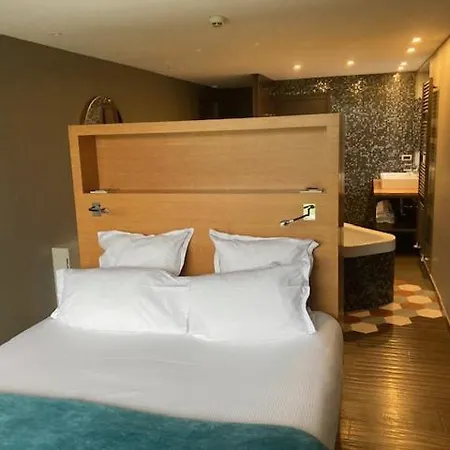 Le Petit Letraz Hotel 4*