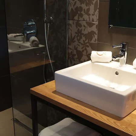 Le Petit Letraz Hotel 4*