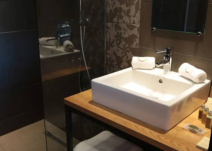 Le Petit Letraz Hotel 4*